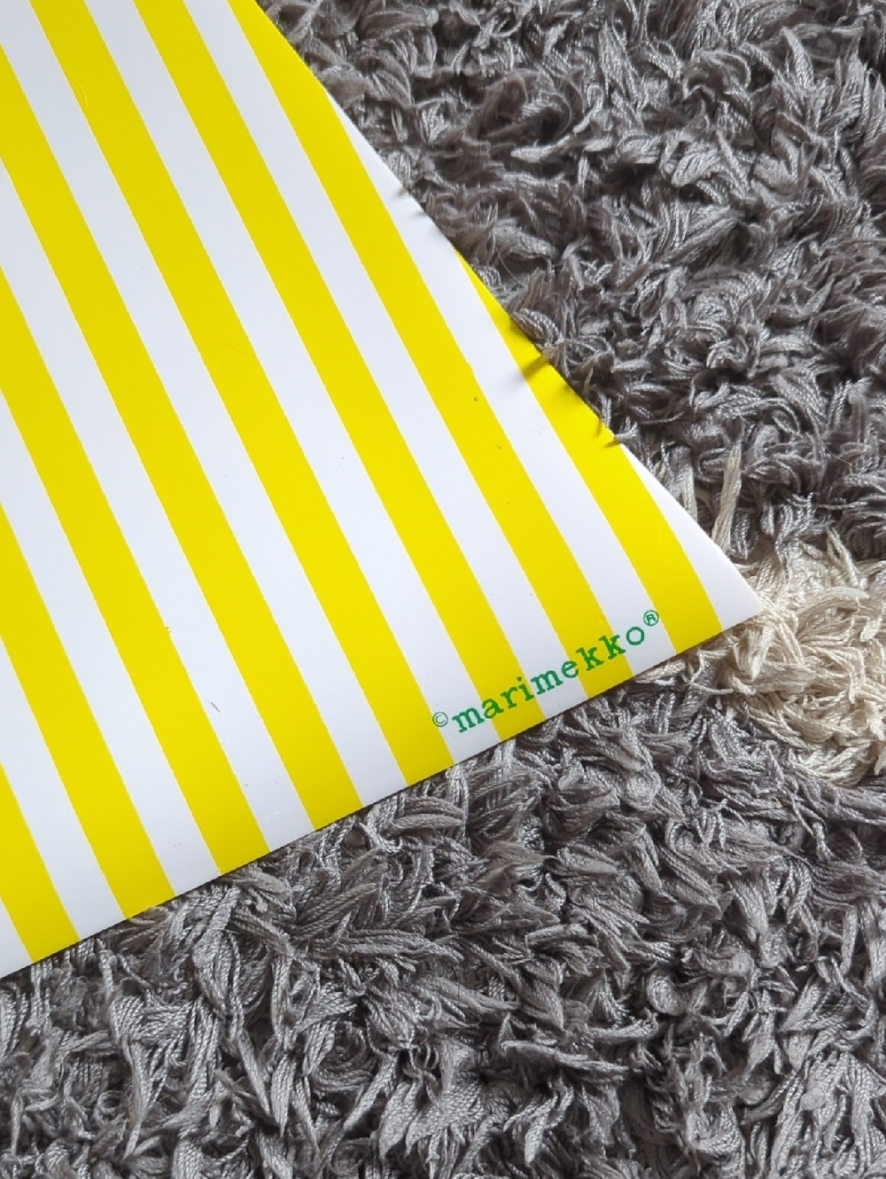 Set of 4 Marimekko "Hello Friend" placemats with a stylized drummer design - Picture 4 of 8